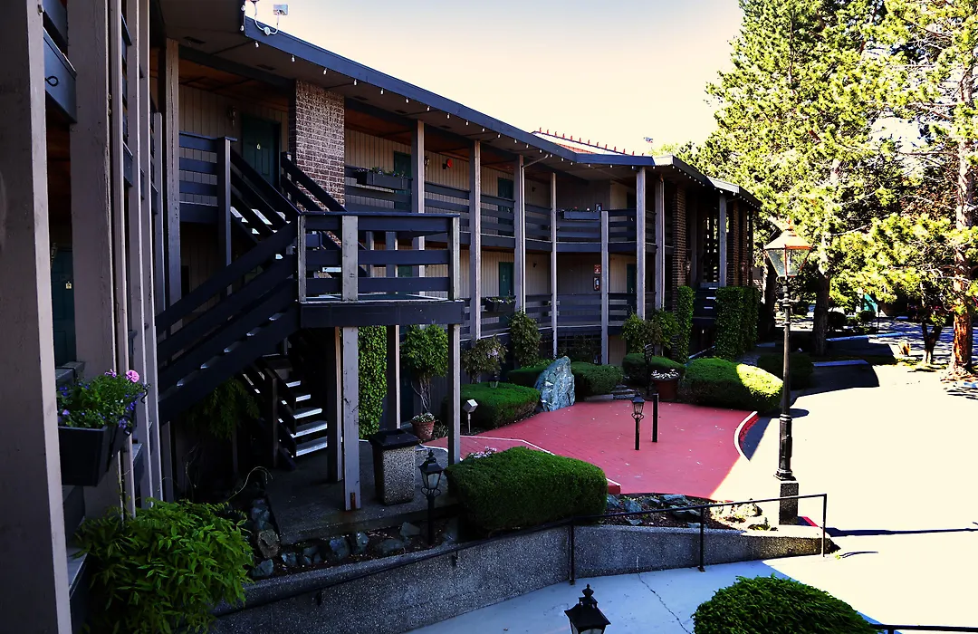 Coachman Inn Oak Harbor-1