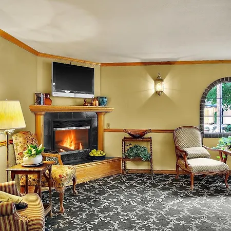 Coachman Inn Oak Harbor-3